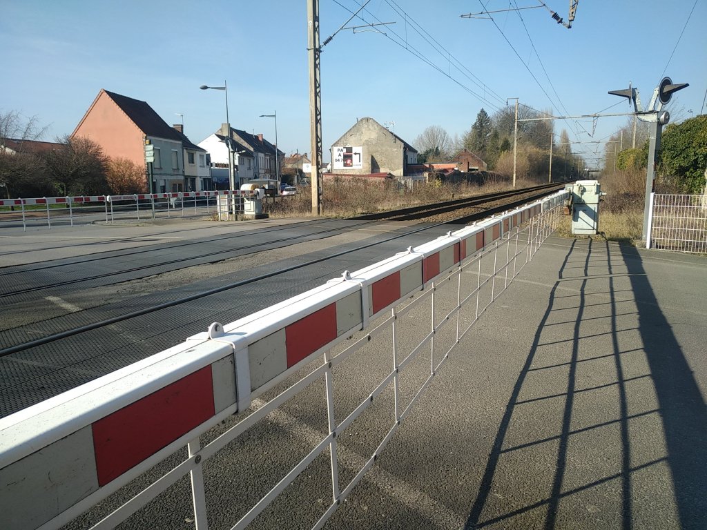 train; chemin de fer; rail; passage